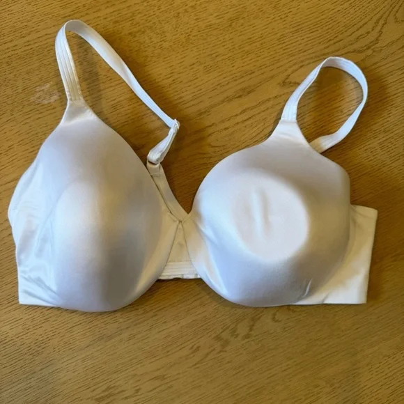 Bali white Smoothing bra with petals size 38D - Picture 1 of 7